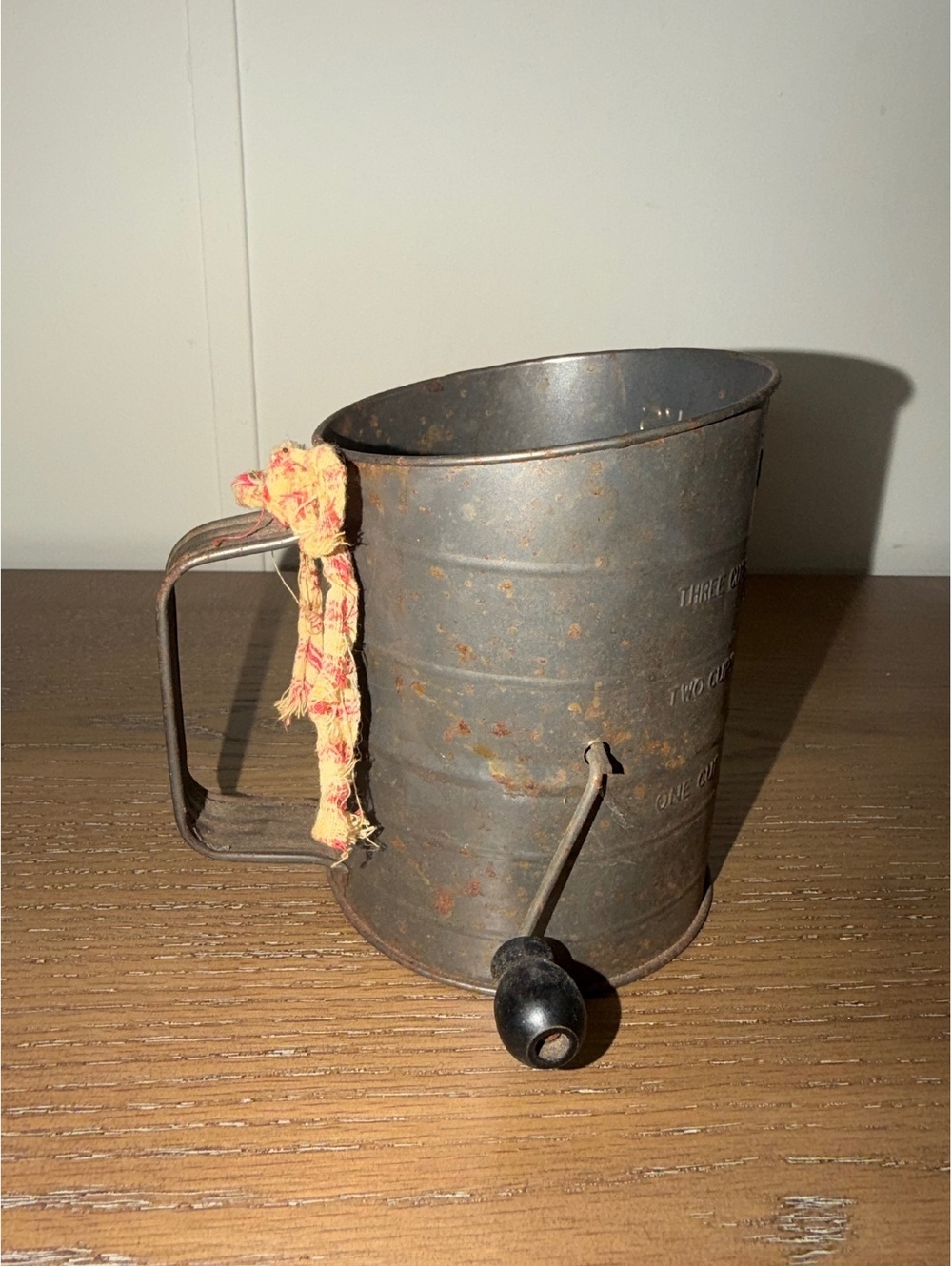 Vintage Bromwell’s Measuring Sifter 3 Cup Flour Sifter Crank USA Primitive Tin
